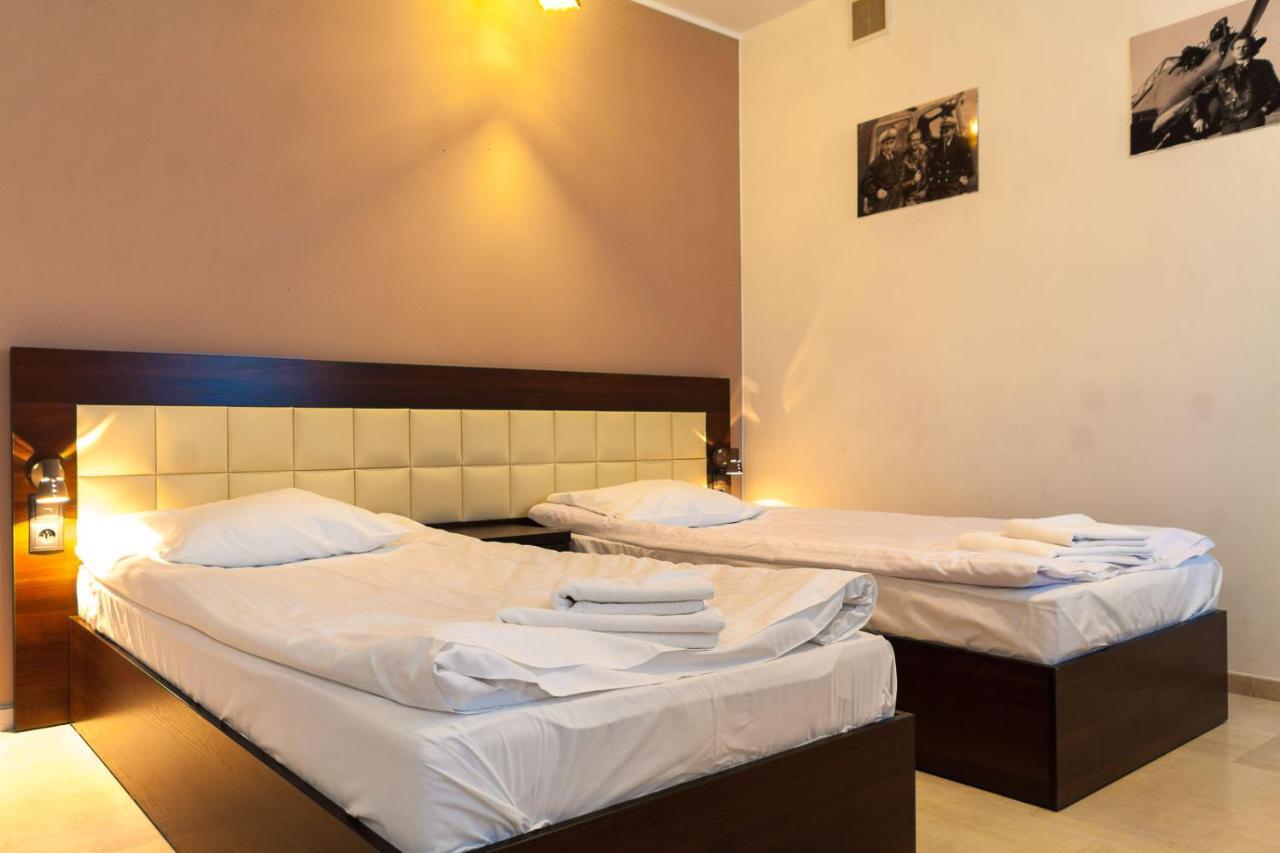 Hotel Avion 2*